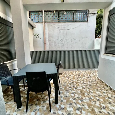 Spiranca Luxury בית הארחה טיראנה