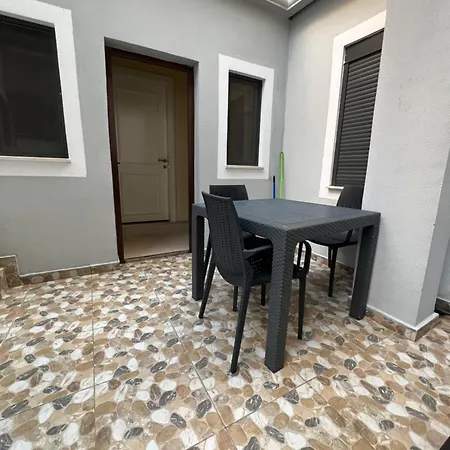 Spiranca Luxury בית הארחה טיראנה